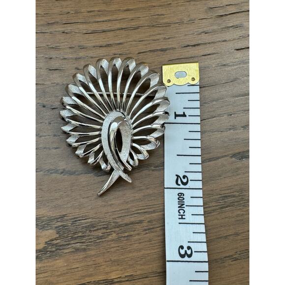 Trifari VTG Brushed Silver Tone Fan Peacock Brooch Pin Signed - Picture 4 of 5